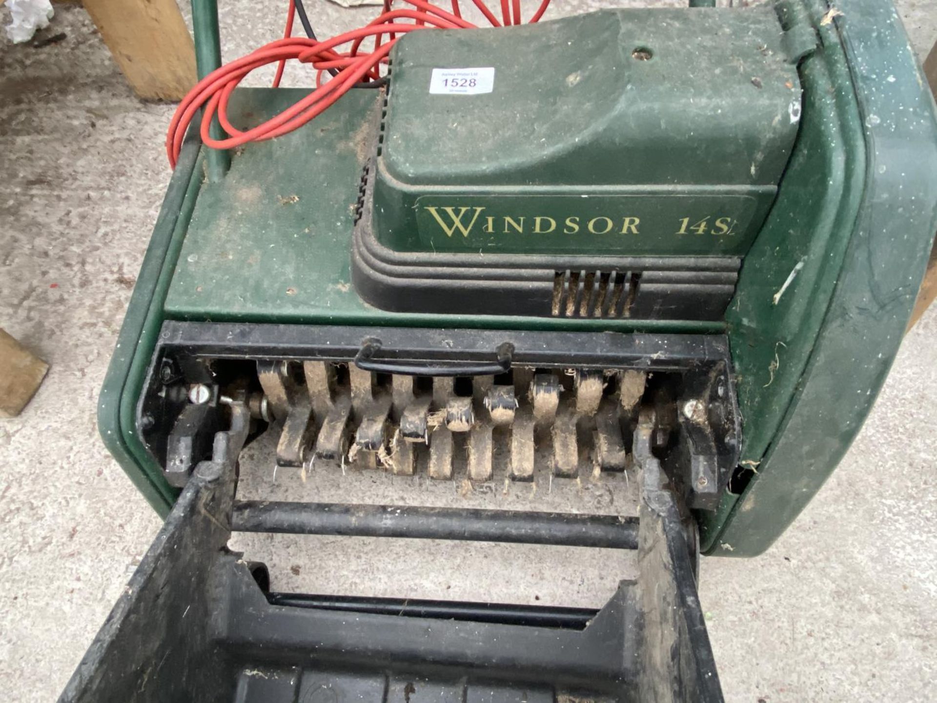 A WINDSOR ELECTRIC SCARIFIER - Image 2 of 2