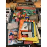 AN ASSORTMENT OF VINTAGE TOYS TO INCLUDE A BOXED BANDIT GAME