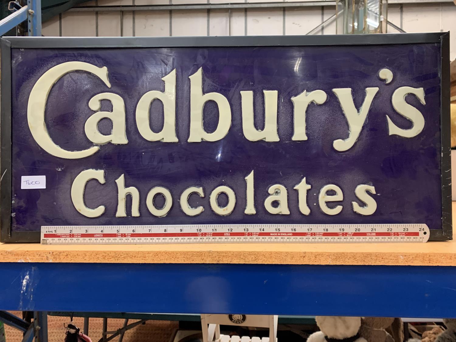 A LARGE 'CADBURY'S CHOCOLATES' ILLUMINATED LIGHT BOX SIGN - Image 3 of 3