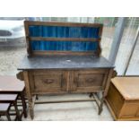 AN EARLY 20TH CENTURY OAK MARBLE TOP WASH STAND WITH TILED BACK, ON BARLEYTWIST LEGS, 42" WIDE