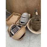 A LARGE QUANTITY OF WICKER ITEMS TO INCLUDE PICNIC BASKET AND FURTHER BASKETS