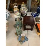 A SELECTION OF ORIENTAL ITEMS TO INCLUDE THREE MUDMEN FIGURES ON ROSEWOOD EFFECT DISPLAY STANDS