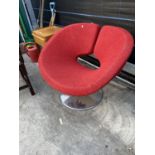 AN 'ARTIFORT' SWIVEL TULIP CHAIR ON CIRCULAR ALLOY BASE