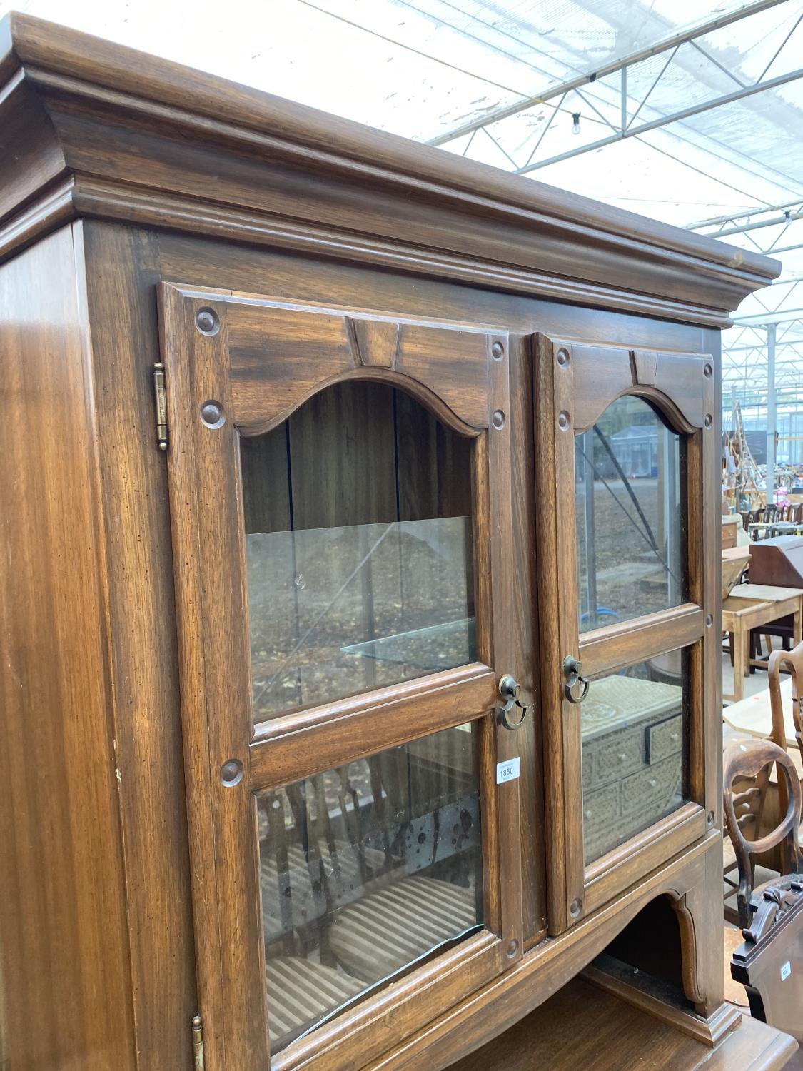 A MODERN HARDWOOD DRESSER WITH GLAZED UPPER PORTION AND SHAM LOUVRE DOORS TO BASE, 42" WIDE - Image 2 of 5