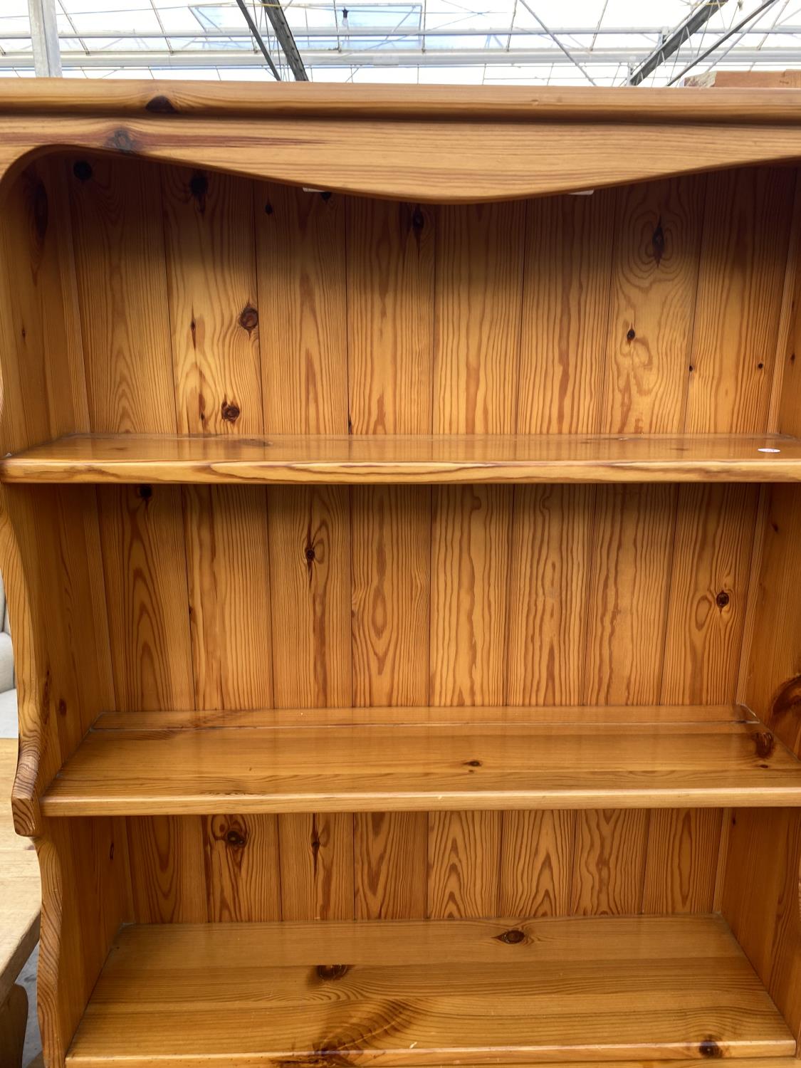 A MODERN PINE DRESSER COMPLETE WITH PLATE RACK, 31.5" WIDE - Image 2 of 4