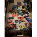 AN ASSORTMENT OF DIECAST VINTAGE CARS AND VANS