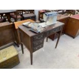 A SINGER FUTURA SEWING MACHINE IN SINGLE PEDESTAL DESK COMPLETE WITH THREE DRAWERS AND ONE SHAM