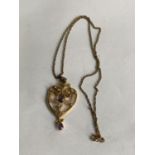 A VINTAGE 9 CARAT GOLD PENDANT WITH CENTRE AMETHYST AND SURROUNDING PEARLS ON A YELLOW METAL CHAIN