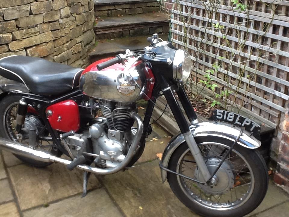 A 1962 ROYAL ENFIELD 350 CC BULLET . THE BIKE WAS MANUFACTURED AT REDITCH, ENGLAND AND SOLD BY - Image 9 of 25