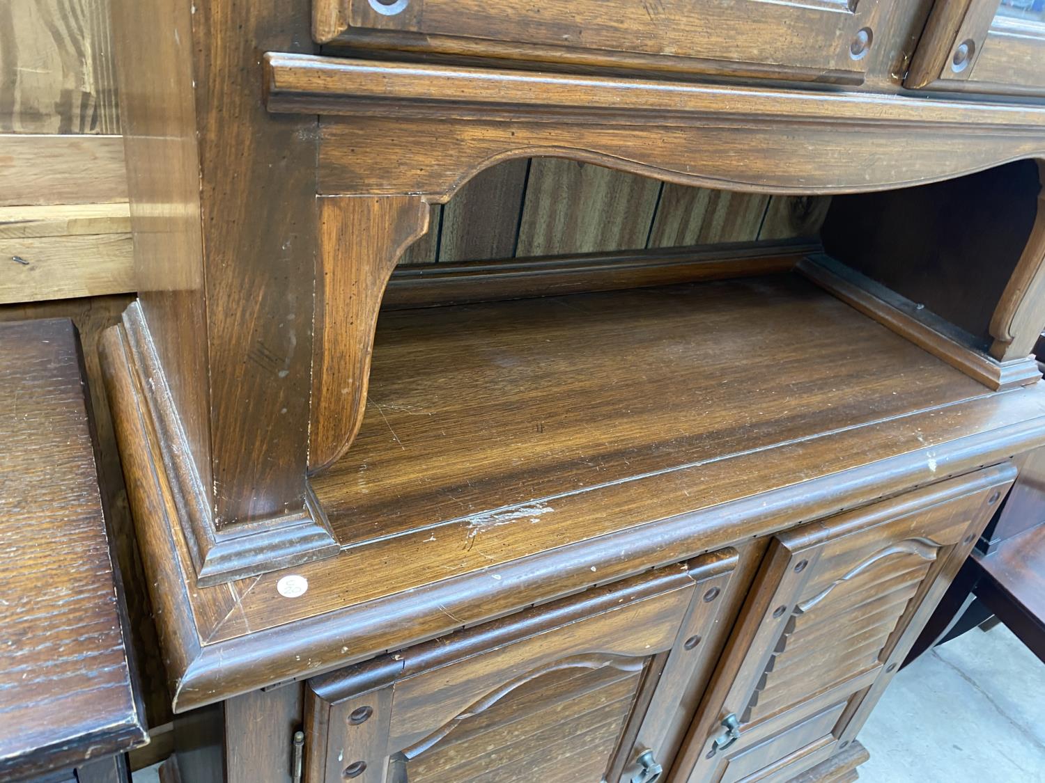 A MODERN HARDWOOD DRESSER WITH GLAZED UPPER PORTION AND SHAM LOUVRE DOORS TO BASE, 42" WIDE - Image 4 of 5