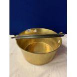 A HEAVY BRASS PRESERVE PAN