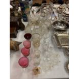 A QUANTITY OF ASSORTED GLASSWARE TO INCLUDE DECANTERS ETC