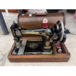 A CASED SINGER SEWING MACHINE WITH KEY F7626461