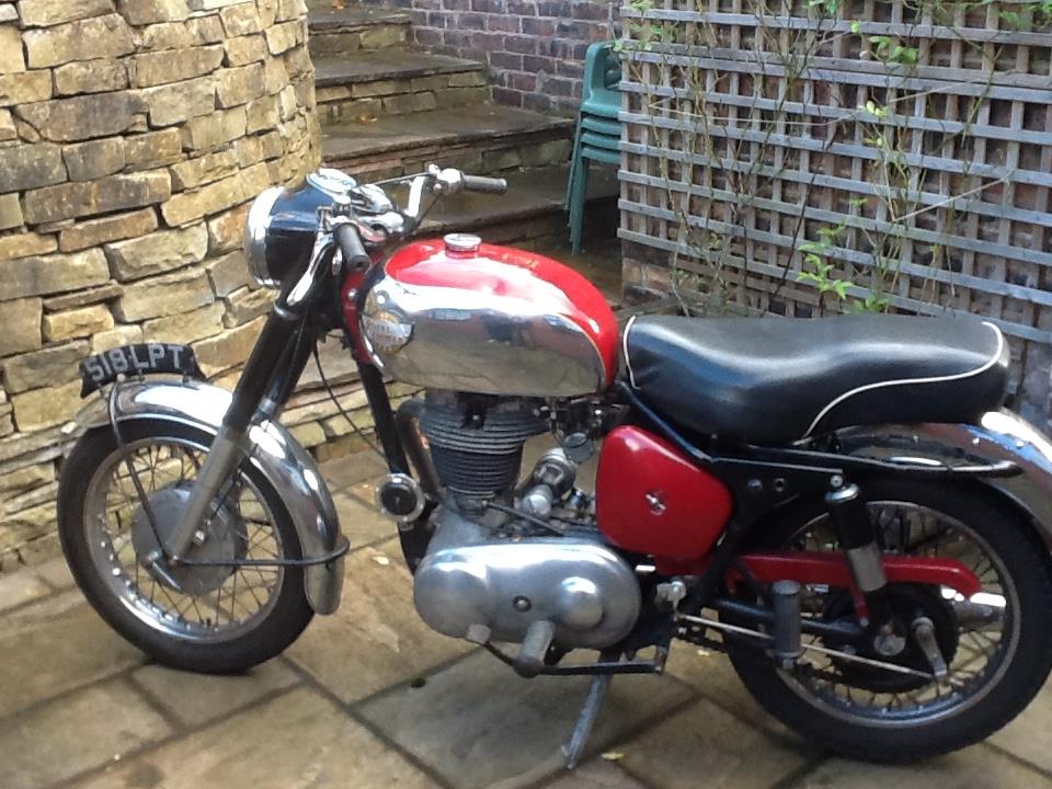 A 1962 ROYAL ENFIELD 350 CC BULLET . THE BIKE WAS MANUFACTURED AT REDITCH, ENGLAND AND SOLD BY - Image 2 of 25