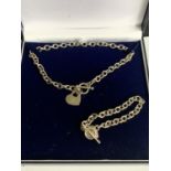 A BOXED SILVER NECKLACE AND BRACELET SET