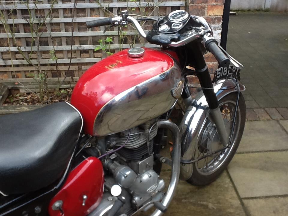 A 1962 ROYAL ENFIELD 350 CC BULLET . THE BIKE WAS MANUFACTURED AT REDITCH, ENGLAND AND SOLD BY - Image 10 of 25