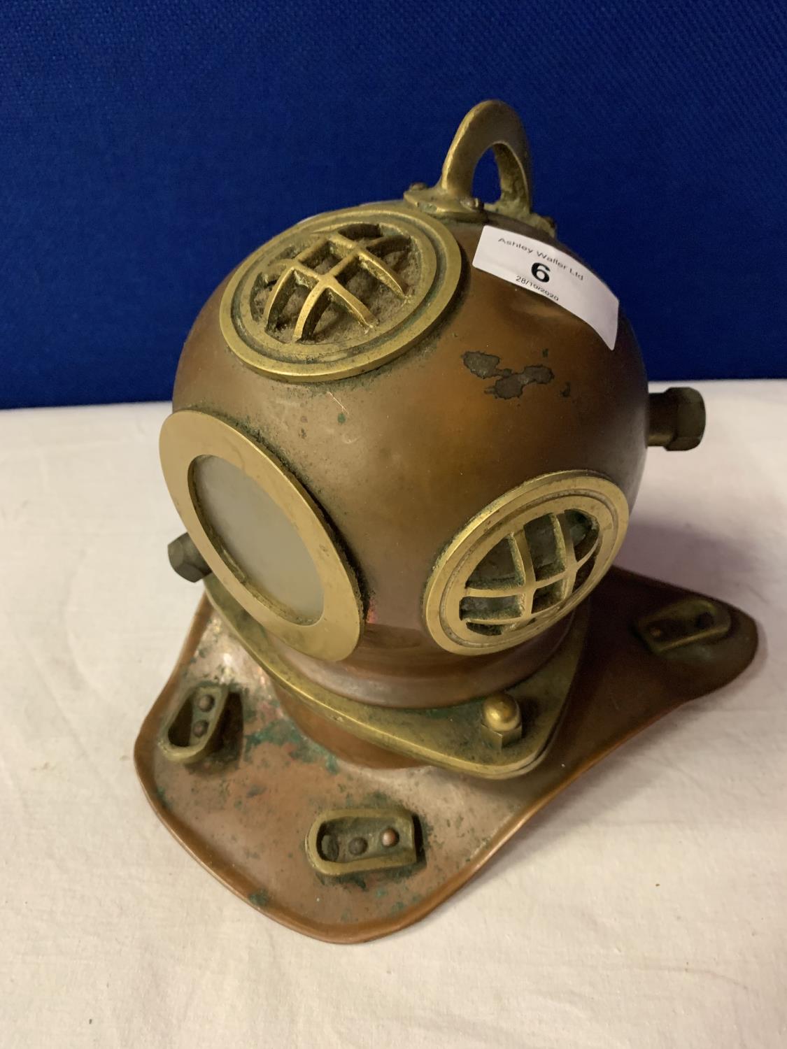 A BRASS AND COPPER VINTAGE STYLE DIVER'S HELMET ORNAMENT