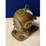 A BRASS AND COPPER VINTAGE STYLE DIVER'S HELMET ORNAMENT