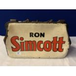 A VINTAGE LOCKABLE 'RON SIMCOTT' BOOK MAKER'S LEATHER MONEY BAG