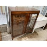 AN EARLY 20TH CENTURY OAK GLAZED AND LEADED DISPLAY CABINET ON CABRIOLE LEGS, 39" WIDE