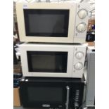 AN ASSORTMENT OF MICROWAVE OVENS TO INCLUDE A DELONGHI ALL BELIEVED IN WORKING ORDER BUT NO WARRANTY