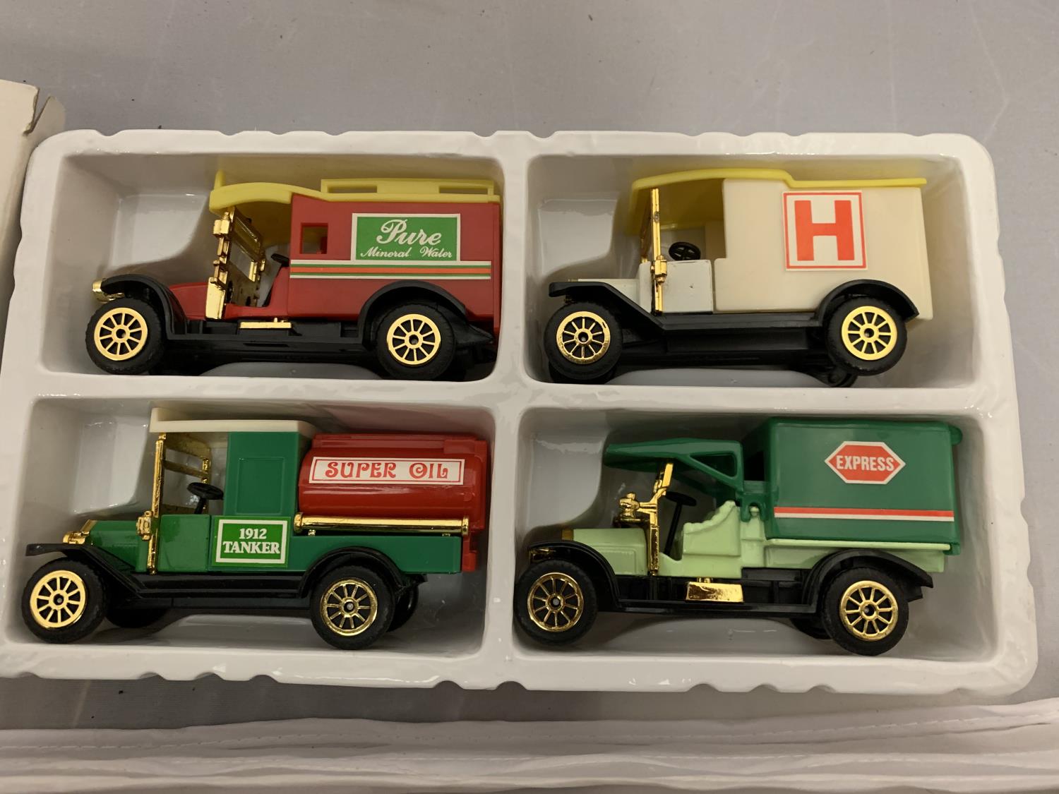 A BOXED SET OF FOUR CLASSIC TRUCK MINATURE MODELS - Image 2 of 2