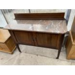 AN EDWARDIAN MAHOGANY AND INLAID MARBLE TOP WASH STAND, 42.5" WIDE