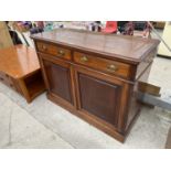 A MAHOGANY SIDEBOARD WITH TWO DOORS AND TWO DRAWERS