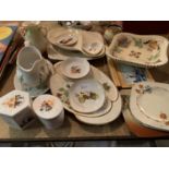 AN ASSORTMENT OF CERAMIC WARE TO INCLUDE A ROYAL DOULTON GRAVY BOAT ETC