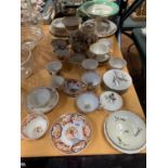 AN ASSORTMENT OF TEACUPS, WEDGWOOD TRINKET POTS AND VARIOUS PLATES AND DISHES