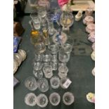 AN ASSORTMENT OF GLASSWARE TO INCLUDE TWO COMMEMORATIVE GLASS BELLS