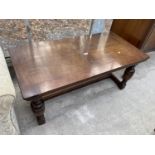 AN OAK COFFEE TABLE IN 18TH CENTURY STYLE ON TURNED BULBOUS LEGS WITH STRAIGHT STRETCHERS, 47x23"