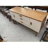 A RETRO TEAK EFFECT AND WHITE SIDEBOARD WITH TWO DOORS AND THREE DRAWERS