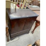 AN INLAID MAHOGANY TV CABINET