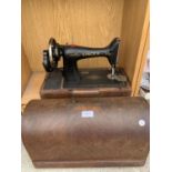 A VINTAGE SINGER SEWING MACHINE, COMPLETE WITH CASE