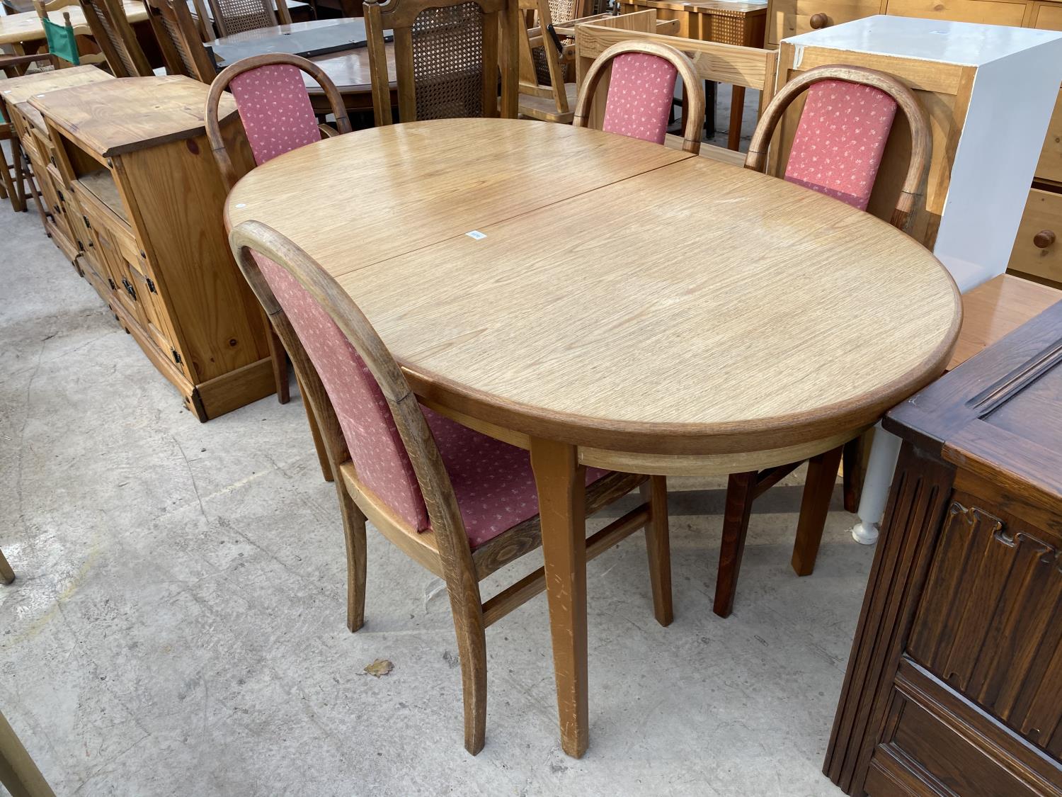 A MODERN EXTENDING DINING TABLE AND FOUR CHAIRS