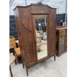 AN EARLY 20TH CENTURY OAK MIRROR-DOOR WARDROBE, 46 INCHES WIDE