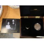 ?THE QUEEN ELIZABETH 11 ENGAGEMENT RING PRESENTATION SET? COMPRISING , A REPLICA OF THE QUEEN?S RING