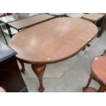 AN EDWARDIAN MAHOGANY WIND-OUT DINING TABLE ON CABRIOLE LEGS, 72x41" INCLUDING EXTRA LEAF