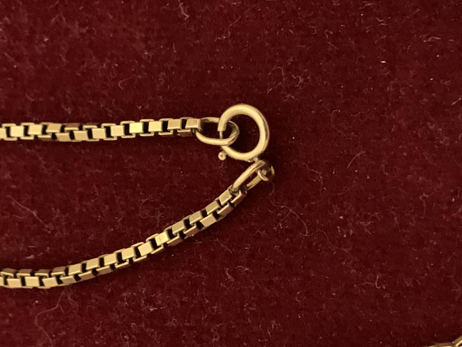 A 9 CARAT GOLD BOX CHAIN 16.5 INCHES LONG 7.32G - Image 3 of 6