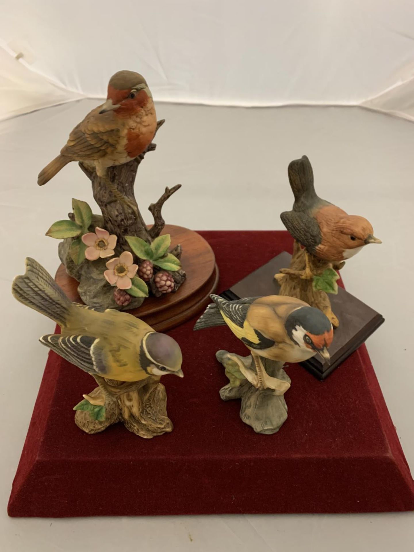 FOUR VARIOUS BIRD FIGURINES - Image 2 of 5