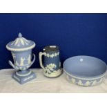 A TRIO OF WEDGEWOOD BLUE AND WHITE JASPERWARE TO INCLUDE A LARGE BOWL, LIDDED VASE AND METAL