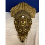 A LARGE VINTAGE GILT WALL SCONCE IN THE FORM OF A FACE