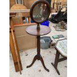 AN EARLY 20TH CENTURY MAHOGANY DRESSING MIRROR TABLE ON TRIPOD SUPPORT