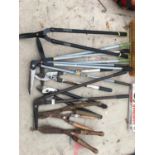 A LARGE QUANTITY OF GARDEN TOOLS TO INCLUDE HAND SHEARS, LAWN EDGERS, BRANCH CUTTERS ETC.