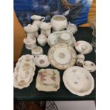 AN ASSORTMENT OF CERAMIC WARE TO INCLUDE A ROYAL WINTON BUTTER DISH AND WEDGWOOD PLATE ETC