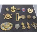 FOURTEEN VARIOUS ARMY BADGES, BUTTON AND BUCKLE