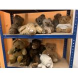 AN ASSORTED COLLECTION OF TEDDY BEARS TO INCLUDE A POLAR BEAR AND ORANGUTAN ETC