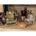 AN ASSORTMENT OF KITCHEN WARE TO INCLUDE VINTAGE METAL JELLY MOULDS AND AND COLOURED GLASS VASES ETC