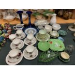 AN ASSORTMENT OF CERAMIC WARE TO INCLUDE A BLUE AND WHITE JUG AND A TEA SERVICE ETC